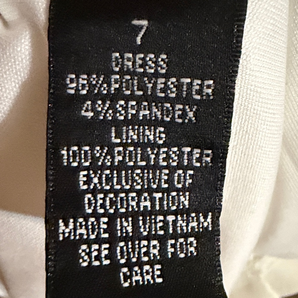 Dress - Picture 8 of 9